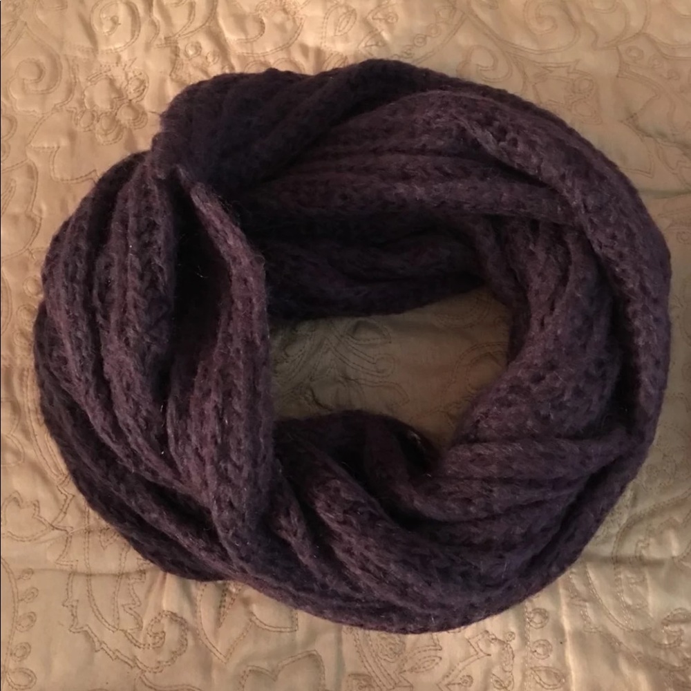 Scarf Accessory - Picture 3 of 4